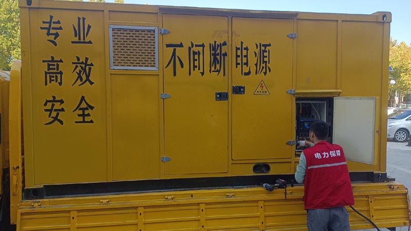 砚山柴油发电机组和UPS电源配合使用时，如何避免切换过程中的电力中断？