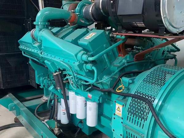 砚山更换100kW柴油发电机组机油时，需要注意哪些事项？